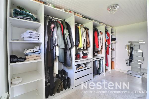 Saint-Priest Manissieux Maison 5 pièces 166m2, terrasse, double garage, terrain 730m2 plat et piscinable.