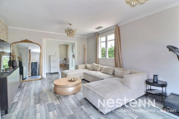 Saint-Priest Manissieux Maison 5 pièces 166m2, terrasse, double garage, terrain 730m2 plat et piscinable.