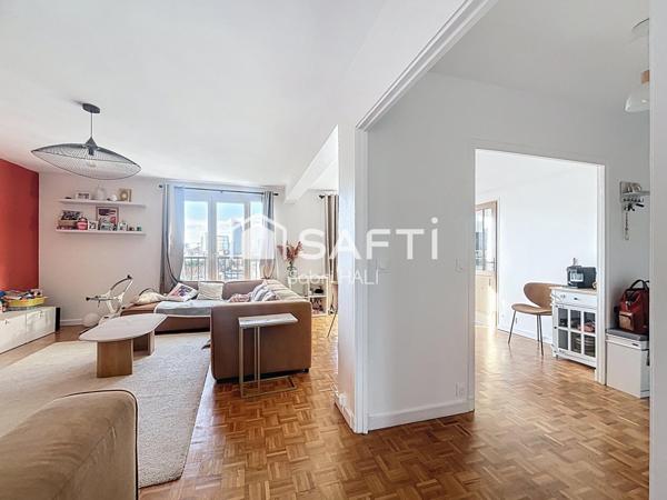 Vué dégagée, plein sud, balcon, refait à neuf.