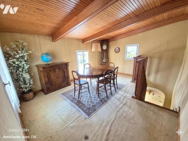 Au calme, une villa mitoyenne à rénover sur un terrain de 3100 m².