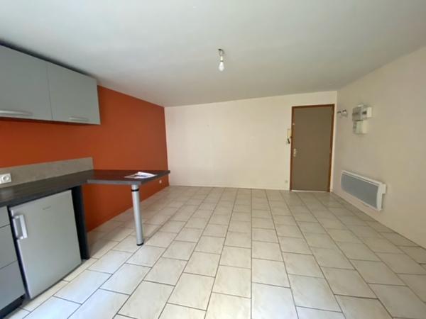 Studio
                                                                                                                                                                                                                                                                                                                        1 pièce(s)                                                                                                                                                                                                                                                                                                                              25.95  m²