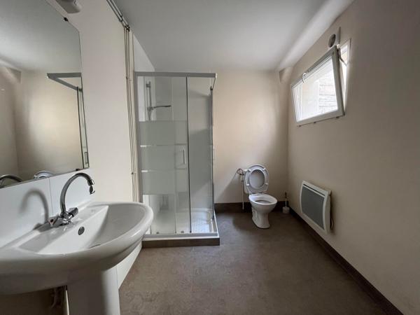 Studio
                                                                                                                                                                                                                                                                                                                        1 pièce(s)                                                                                                                                                                                                                                                                                                                              25.95  m²