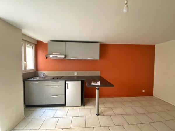Studio
                                                                                                                                                                                                                                                                                                                        1 pièce(s)                                                                                                                                                                                                                                                                                                                              25.95  m²
