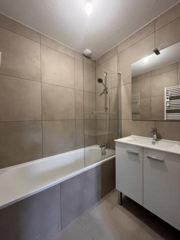 LOCATION T2 AVEC STATIONNEMENT CENTRE JASSANS