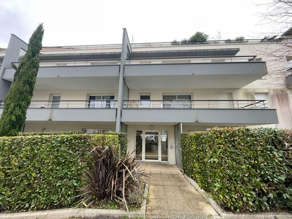 Appartement à vendre à Vannes 2 chambres balcon garage ascenseur
