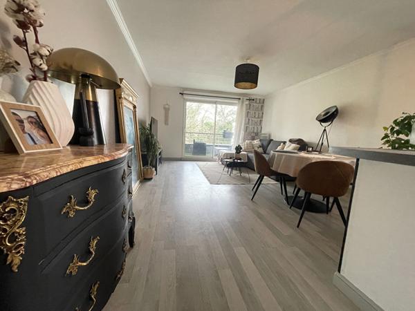 Appartement à vendre à Vannes 2 chambres balcon garage ascenseur