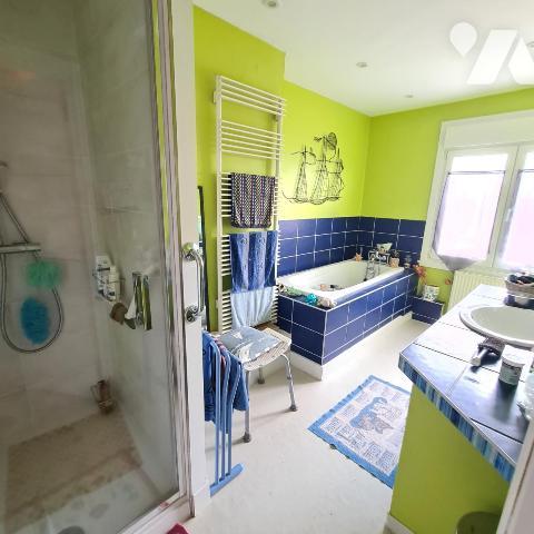 COMINES Maison semi-individuelle avec un jardin et un garage