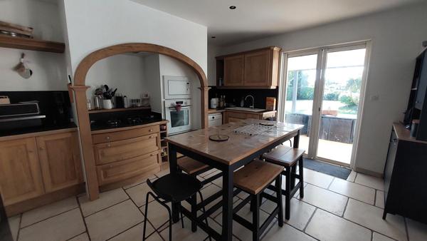 7 km de Niort. Beau pavillon familial de 6 ch Saint-Rémy (79410)