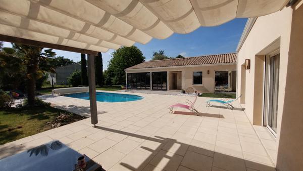 7 km de Niort. Beau pavillon familial de 6 ch Saint-Rémy (79410)