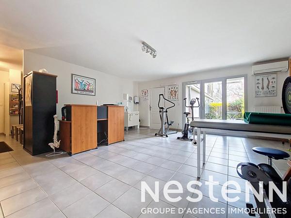 GENAS CENTRE EGLISE - Appartement de 2013 de 83 m² avec double terrasse, rez-de-jardin - garage boxé en sous-sol