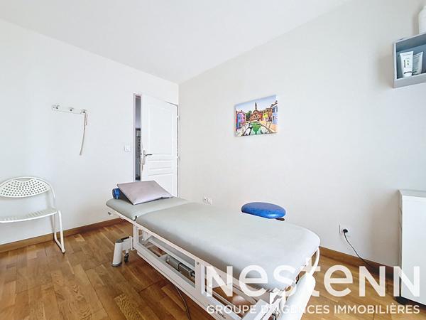 GENAS CENTRE EGLISE - Appartement de 2013 de 83 m² avec double terrasse, rez-de-jardin - garage boxé en sous-sol