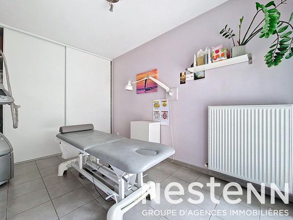 GENAS CENTRE EGLISE - Appartement de 2013 de 83 m² avec double terrasse, rez-de-jardin - garage boxé en sous-sol