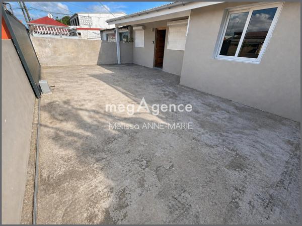Maison à LES ABYMES, 97139 - 6 pièces 160m²