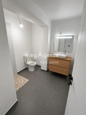 Maison à LES ABYMES, 97139 - 6 pièces 160m²