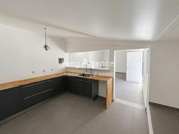 Maison à LES ABYMES, 97139 - 6 pièces 160m²