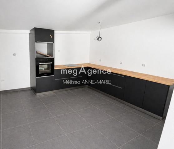 Maison à LES ABYMES, 97139 - 6 pièces 160m²