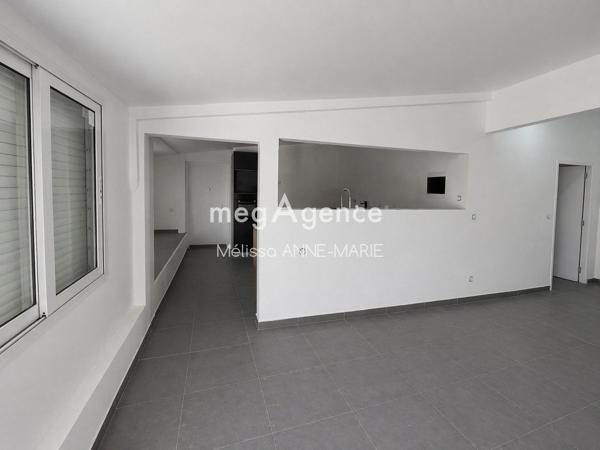 Maison à LES ABYMES, 97139 - 6 pièces 160m²