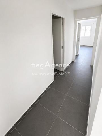 Maison à LES ABYMES, 97139 - 6 pièces 160m²