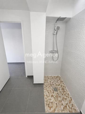 Maison à LES ABYMES, 97139 - 6 pièces 160m²