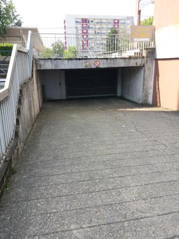 Parking / Box à louer à Mâcon (71000)