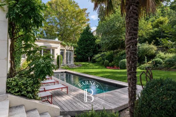 Rueil-Malmaison, Maison 6 Chambres -  486 m² à vendre
