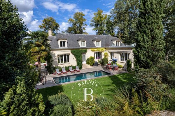 Rueil-Malmaison, Maison 6 Chambres -  486 m² à vendre