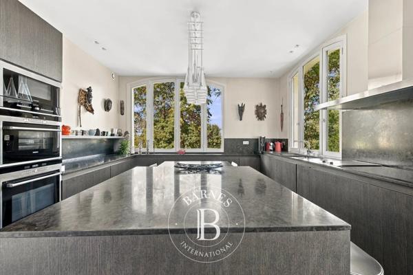 Rueil-Malmaison, Maison 6 Chambres -  486 m² à vendre