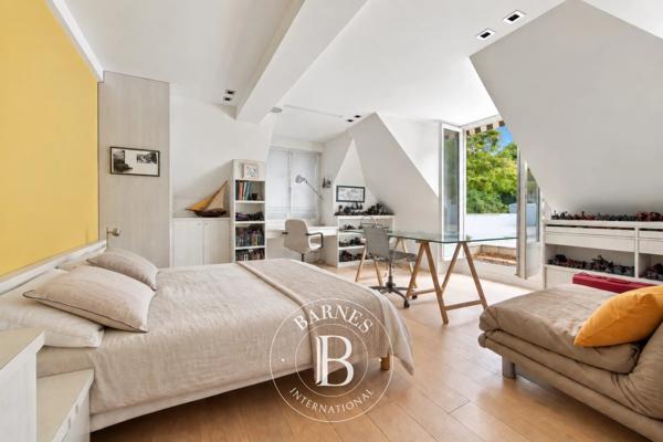 Rueil-Malmaison, Maison 6 Chambres -  486 m² à vendre