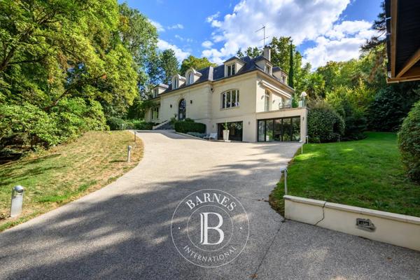 Rueil-Malmaison, Maison 6 Chambres -  486 m² à vendre