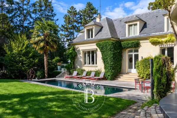 Rueil-Malmaison, Maison 6 Chambres -  486 m² à vendre