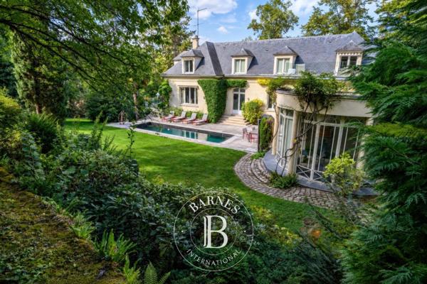 Rueil-Malmaison, Maison 6 Chambres -  486 m² à vendre