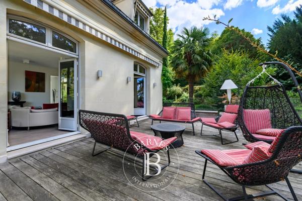 Rueil-Malmaison, Maison 6 Chambres -  486 m² à vendre