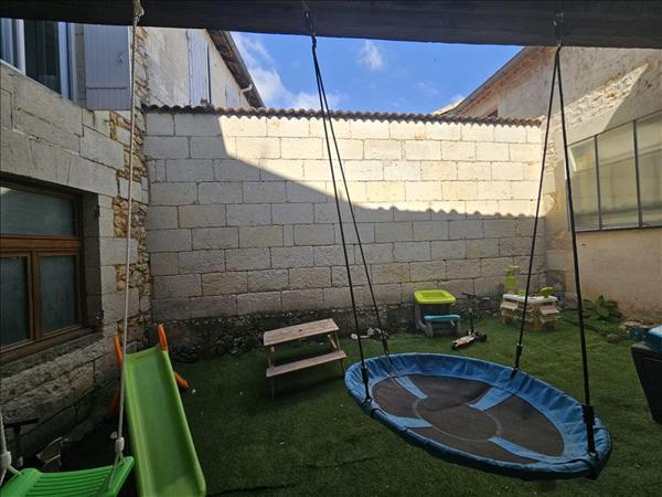 Immeuble à vendre |  Montguyon |  179 m²