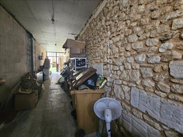 Immeuble à vendre |  Montguyon |  179 m²