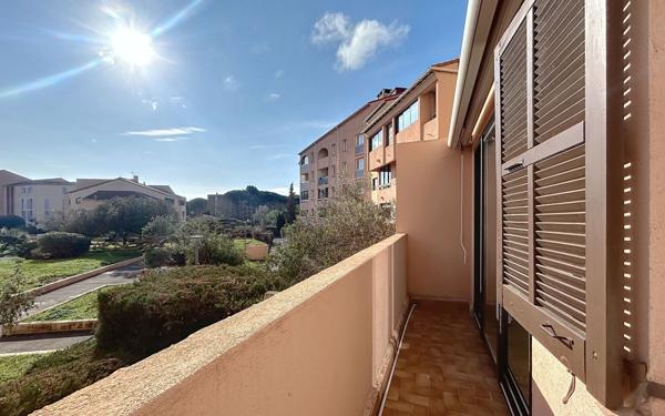 Appartement à vendre    2 pièces • 41 m2 Fréjus