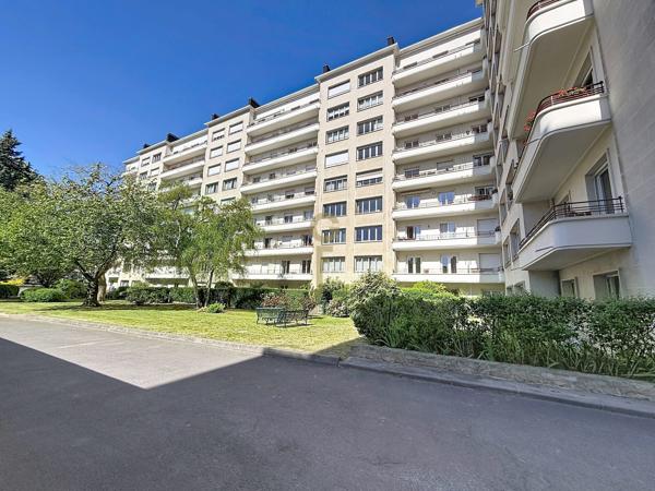 Appartement avec jardin aux pieds du tram