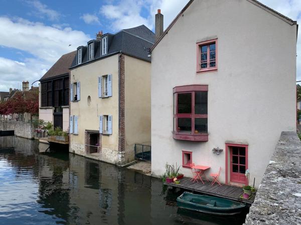 Location                                                      Appartement
                        
                     2 pièces                      30 m2                     à Chartres