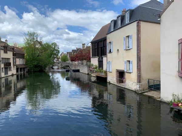 Location                                                      Appartement
                        
                     2 pièces                      30 m2                     à Chartres