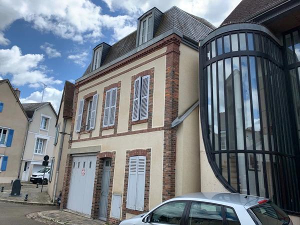 Location                                                      Appartement
                        
                     2 pièces                      30 m2                     à Chartres