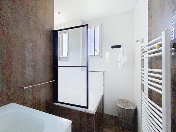 OFFRE ACCEPTEE - Charmante maison des années 30 à deux pas du Busway