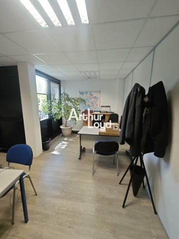 BUREAUX EN OPEN SPACE DES 36 M² A LOUER NICE OUEST AVEC PARKING PRIVATIF