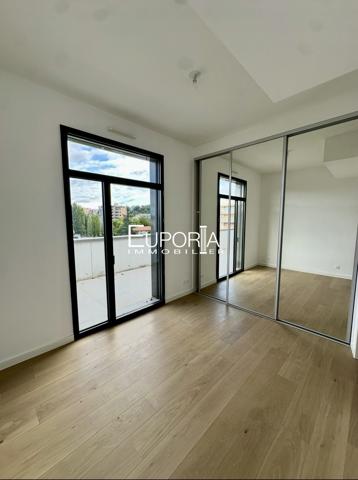 Appartement T5 Attique d'exception - centre tassin-la-Demi-Lune