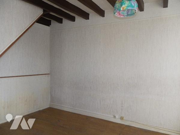 Maison de village mitoyenne d'un côté