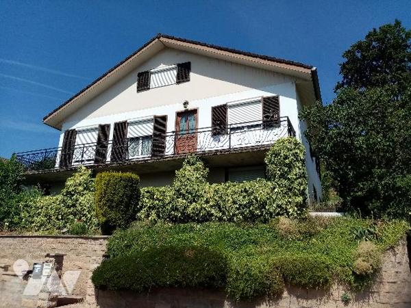 sur les hauteurs , très jolie vue dégagée , pavillon 112 m², combles aménageables, 2 garages