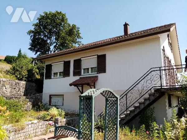 sur les hauteurs , très jolie vue dégagée , pavillon 112 m², combles aménageables, 2 garages