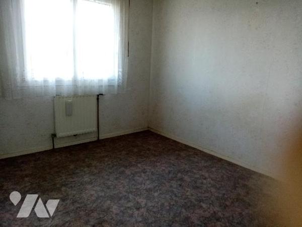 sur les hauteurs , très jolie vue dégagée , pavillon 112 m², combles aménageables, 2 garages