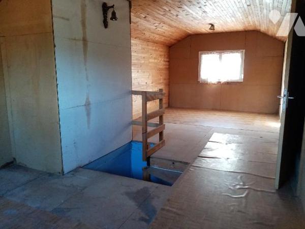 sur les hauteurs , très jolie vue dégagée , pavillon 112 m², combles aménageables, 2 garages