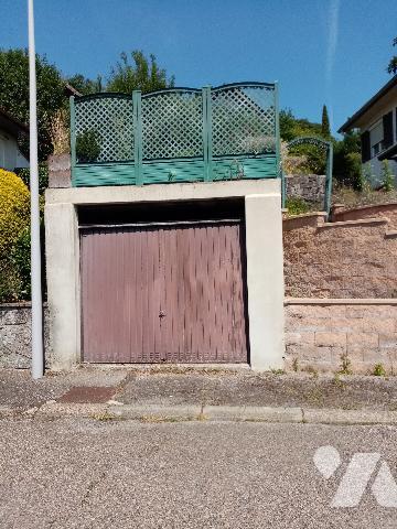 sur les hauteurs , très jolie vue dégagée , pavillon 112 m², combles aménageables, 2 garages
