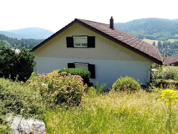 sur les hauteurs , très jolie vue dégagée , pavillon 112 m², combles aménageables, 2 garages