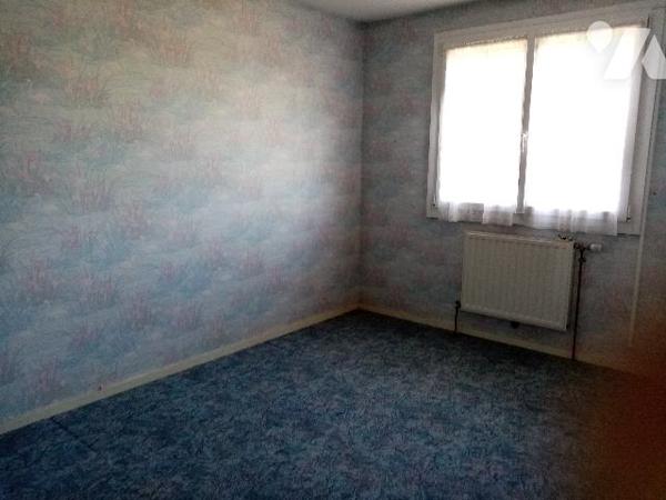 sur les hauteurs , très jolie vue dégagée , pavillon 112 m², combles aménageables, 2 garages